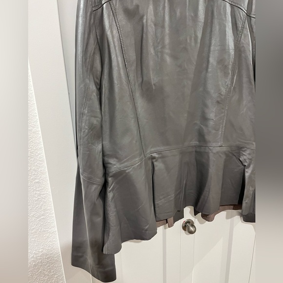 NEIMAN MARCUS PRE-LOVED AUTHENTIC GREY SUPPLE GENUINE LEATHER JACKET - Picture 7 of 17
